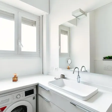Joivy Superb Flat With Balcony Комо