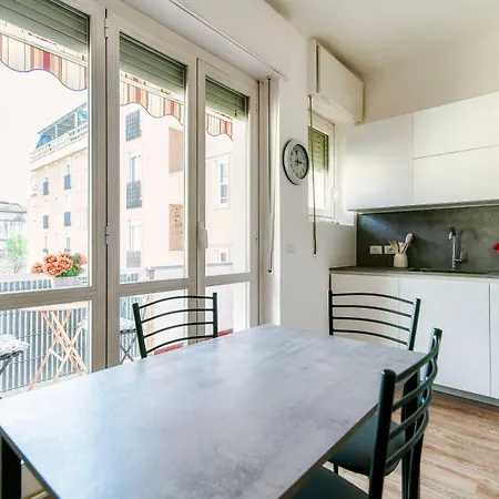 Joivy Superb Flat With Balcony Apartamento